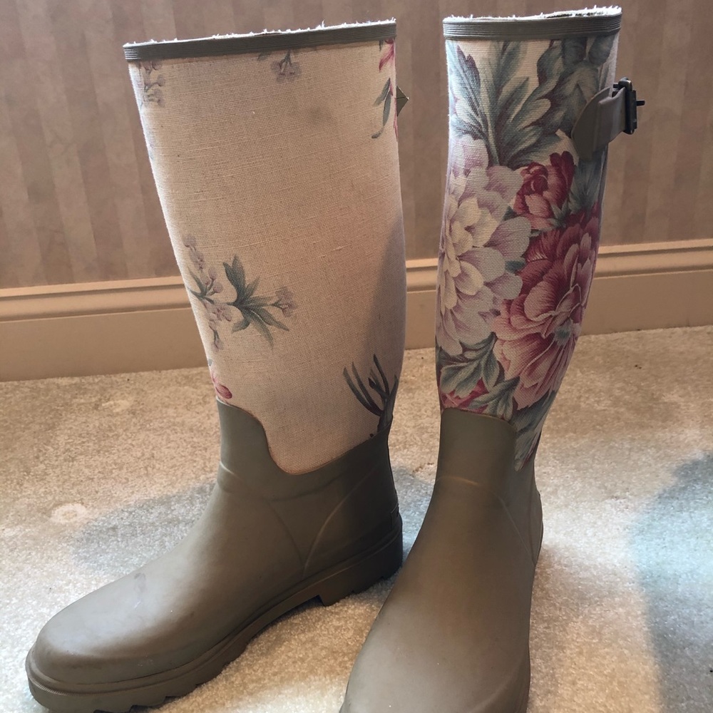 Ralph Lauren rain boots - size 9.